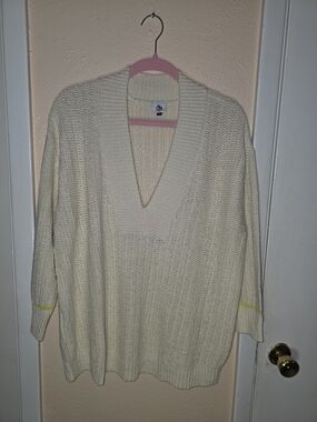 NWT cabi Croquet Sweater Cream Shaker Knit Deep V-Neck Yellow Cuff Accent M